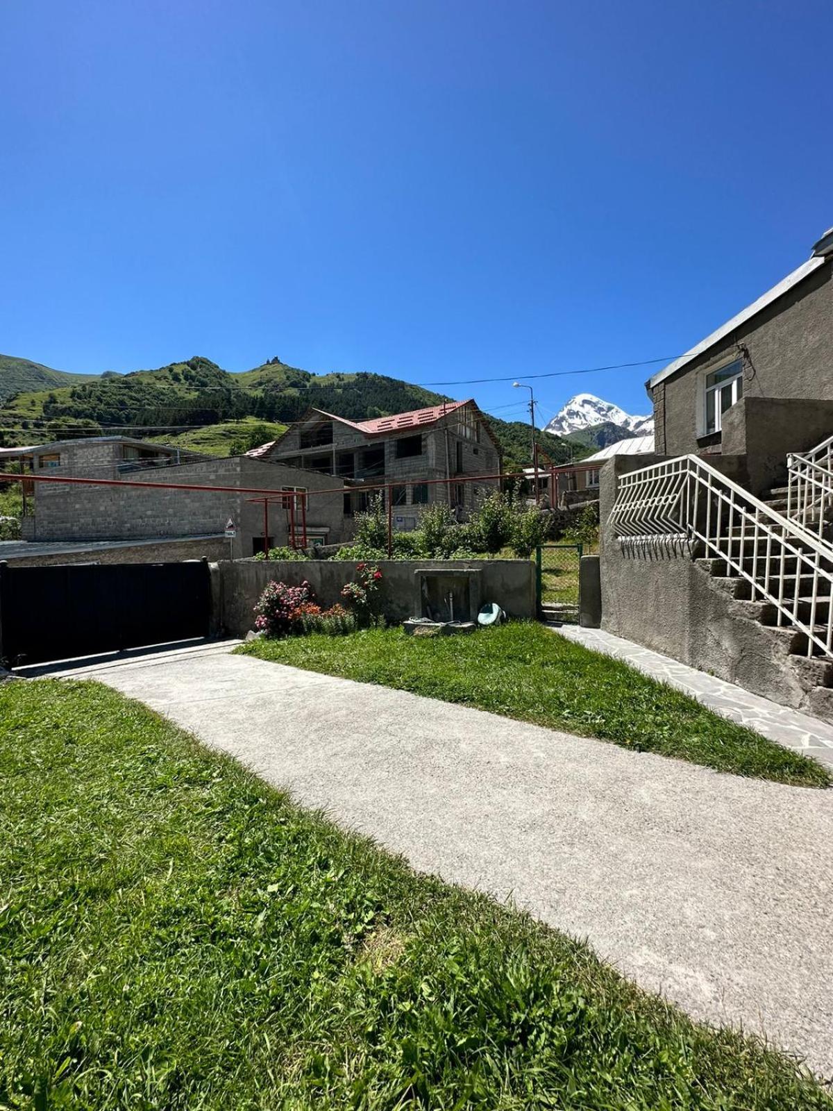 Polaris Kazbegi Hotel ภายนอก รูปภาพ